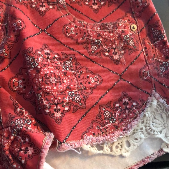 Patterned Jean Shorts - Picture 6 of 6